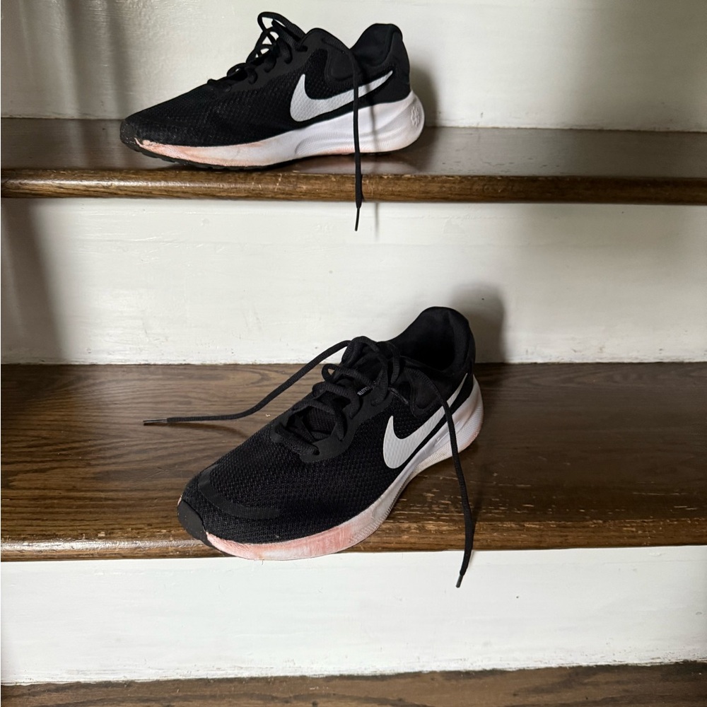 Nike Revolution Extra Wide Black White Men's Athletic Running